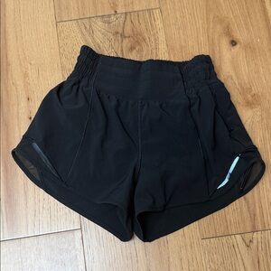 Women’s black hotty hot high rise shorts 2.5" rise size 0